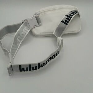 Lululemon 1L everywhere belt bag white with logo strap